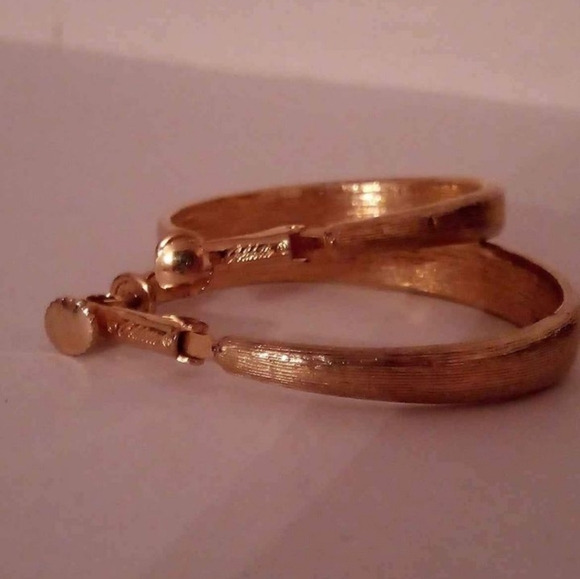 Vintage Signed Goldette Gold Tone Hoop Earrings - Picture 3 of 3